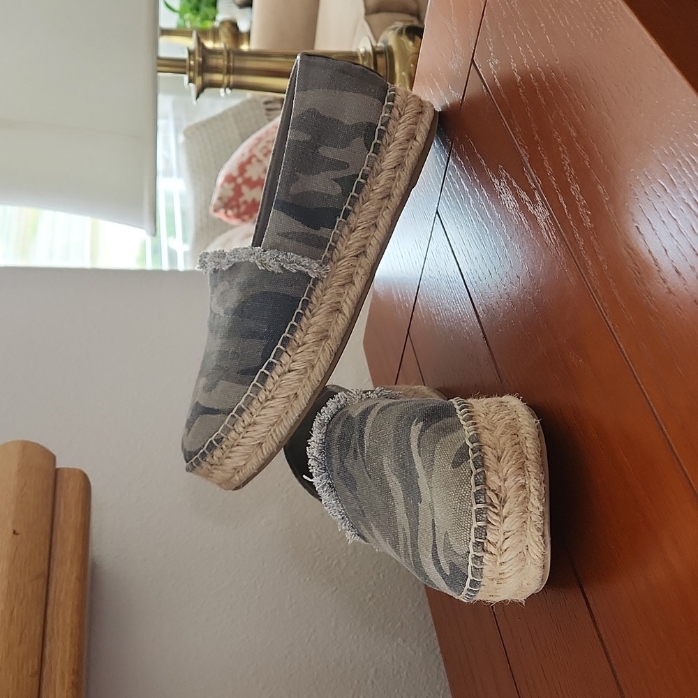 Splendid Women's Lily Slip on Espadrille Flats size 9 Green Camo